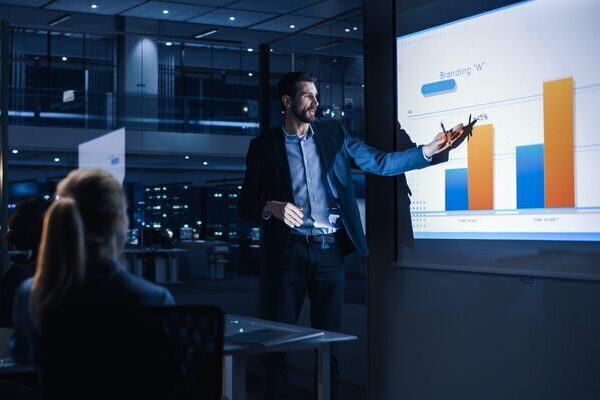 Conference,Business,Meeting,Presentation:,Ceo,Businessman,Shows,Data,To,Group